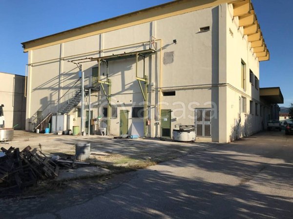 locale commerciale in vendita ad Este