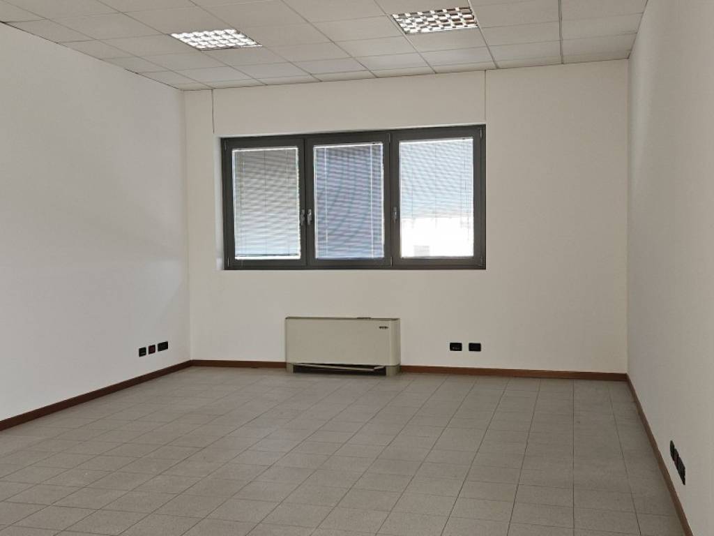 ufficio in vendita ad Este