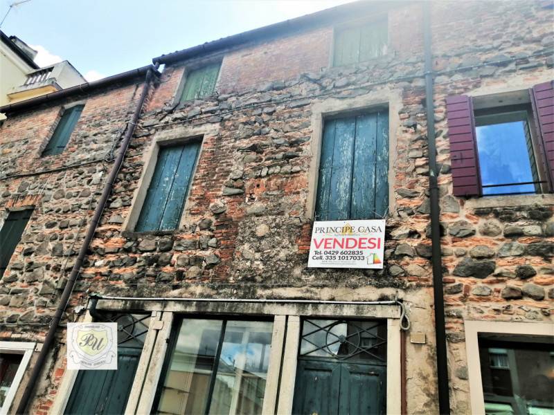 intera palazzina in vendita ad Este