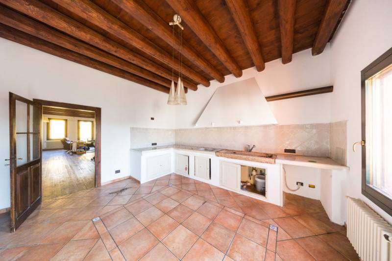 intera palazzina in vendita ad Este