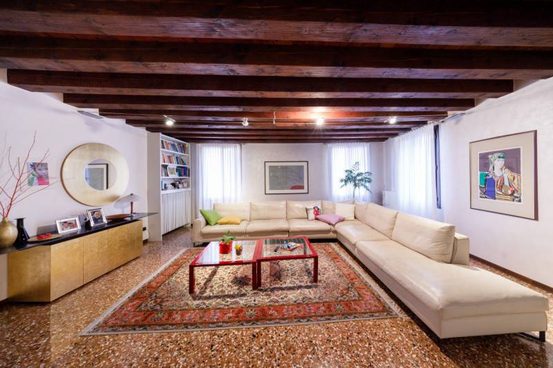 intera palazzina in vendita ad Este