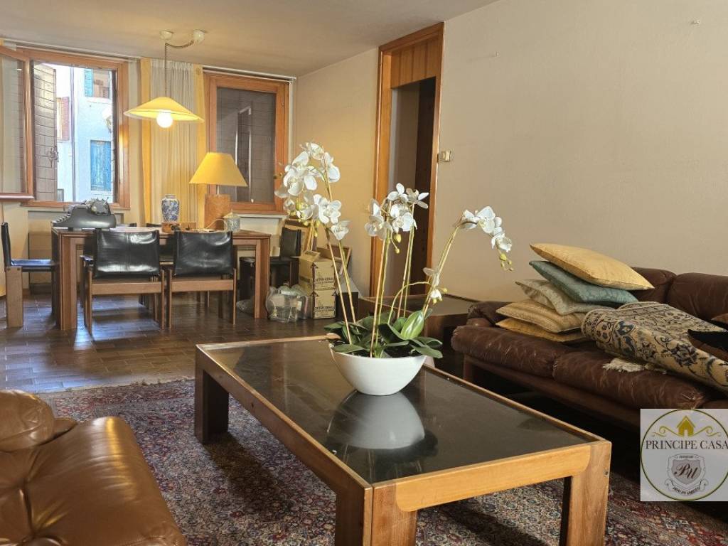 intera palazzina in vendita ad Este