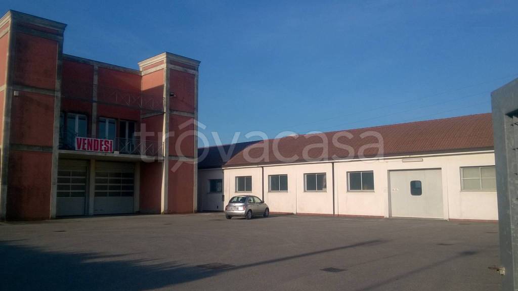 capannone in vendita ad Este