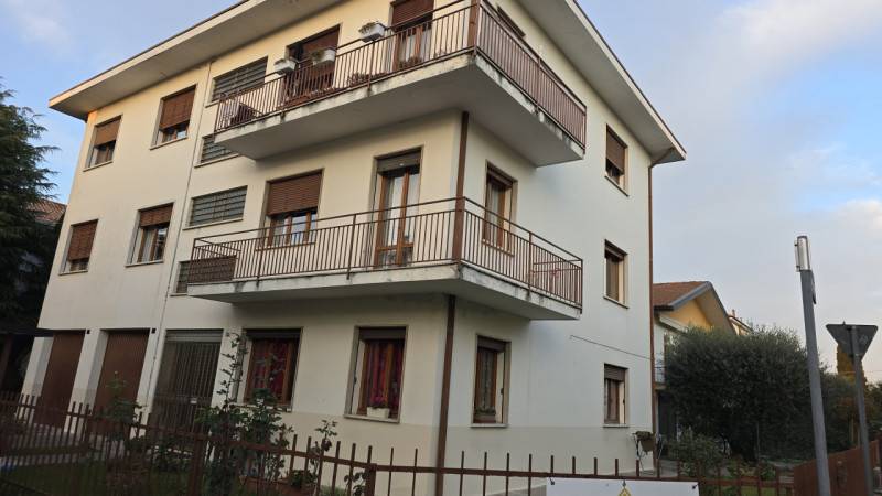intera palazzina in vendita ad Este
