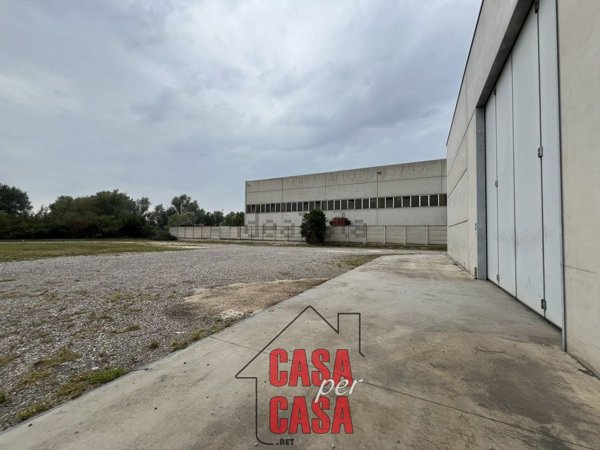 locale di sgombero in vendita ad Este