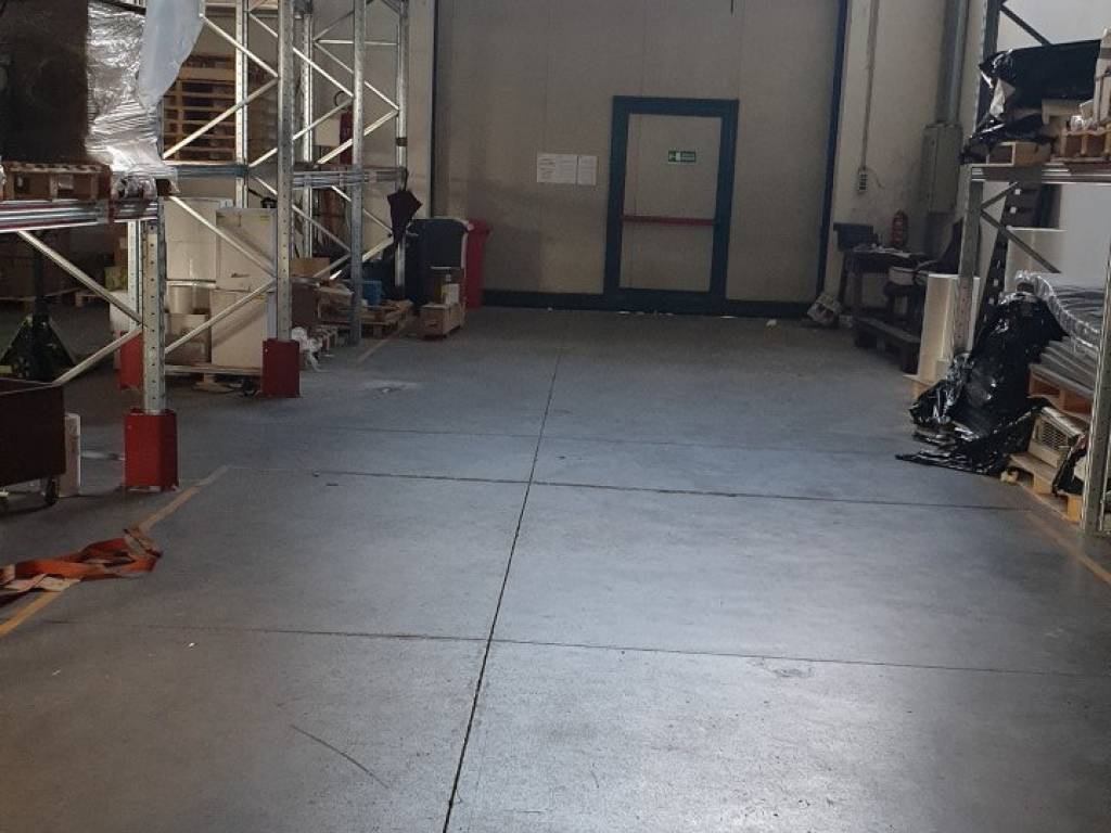 locale commerciale in vendita ad Este