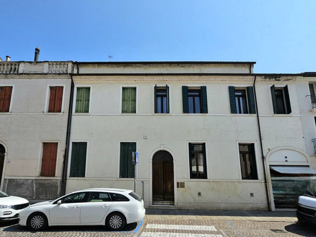 intera palazzina in vendita ad Este