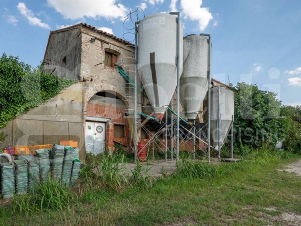 locale commerciale in vendita ad Este