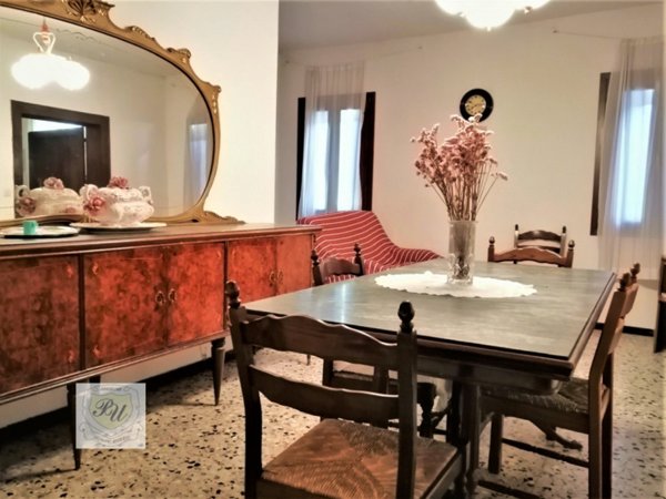 locale commerciale in vendita ad Este