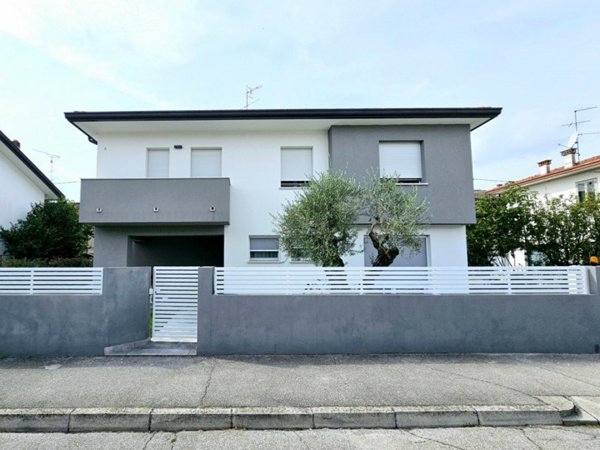 casa indipendente in vendita ad Este
