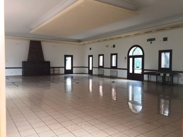 locale commerciale in vendita ad Este