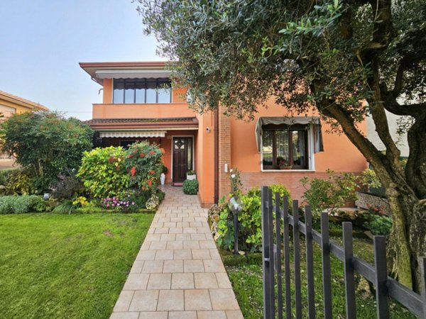 casa indipendente in vendita ad Este