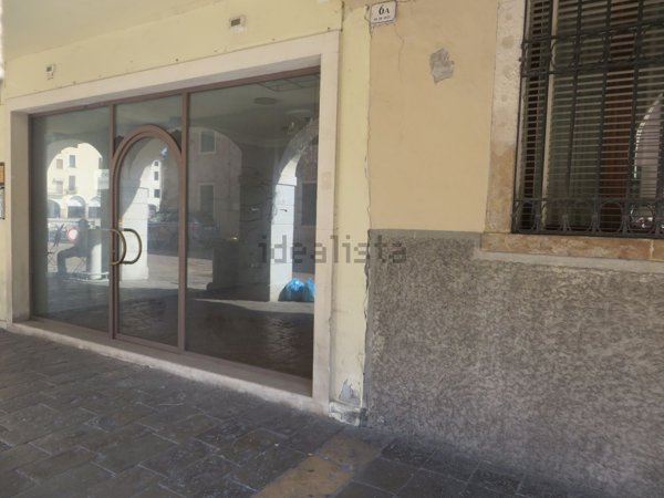 negozio in vendita ad Este