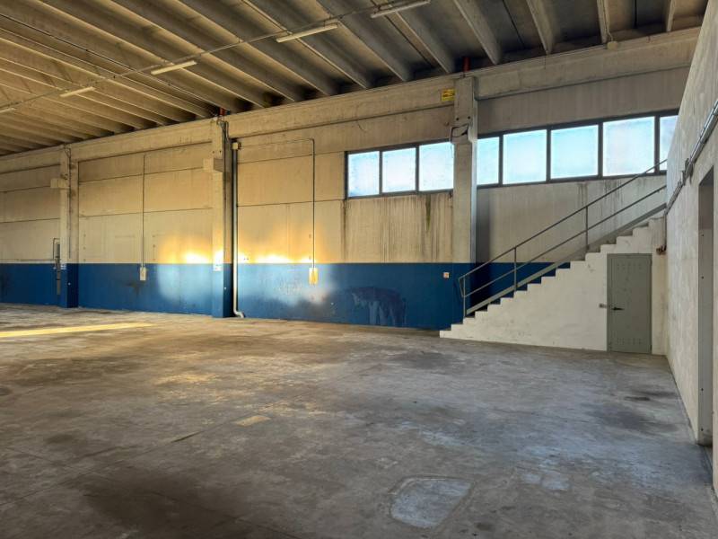 capannone in vendita ad Este