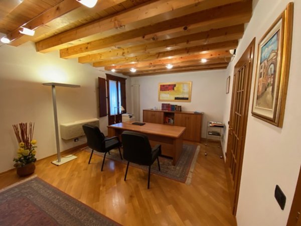 ufficio in vendita ad Este