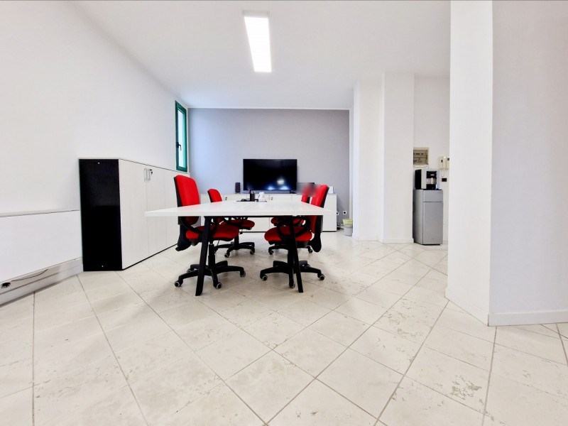 ufficio in vendita ad Este