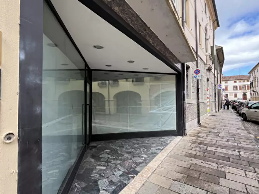 negozio in vendita ad Este