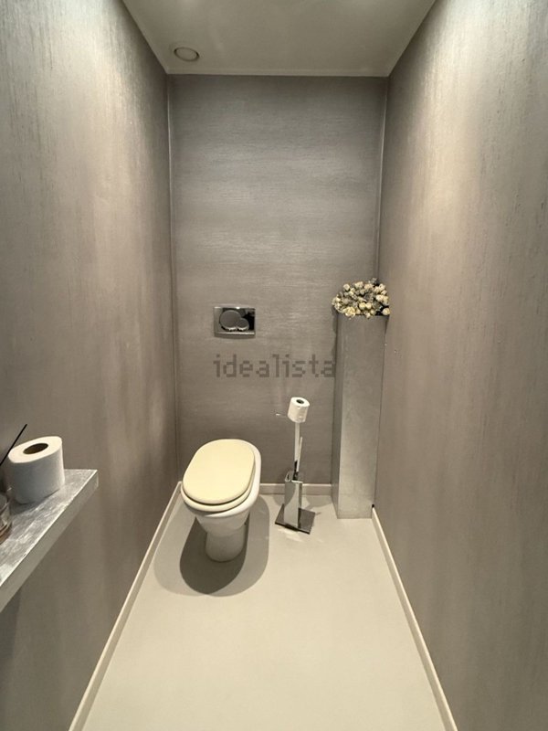 locale commerciale in vendita ad Este