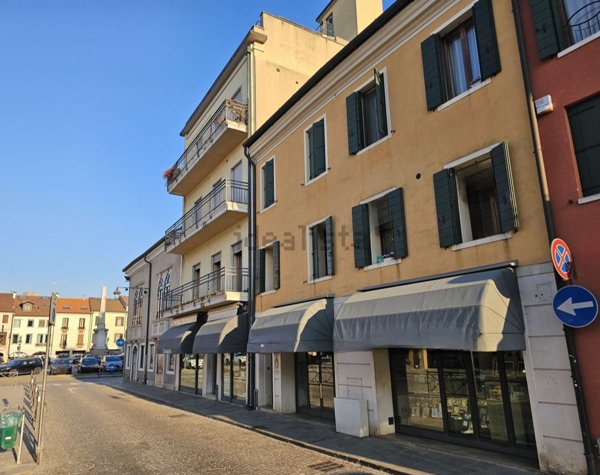 ufficio in vendita ad Este