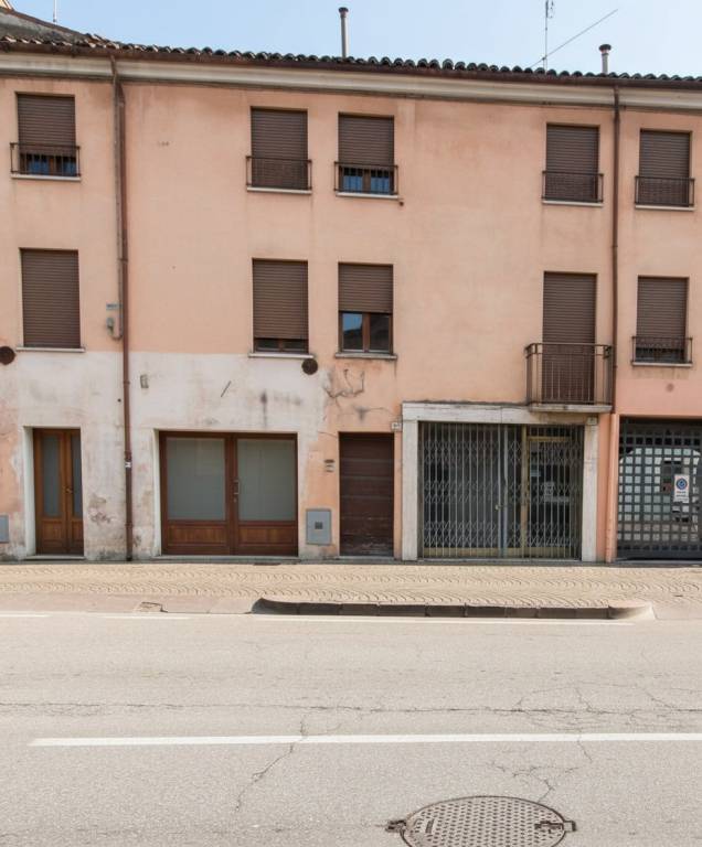 negozio in vendita ad Este