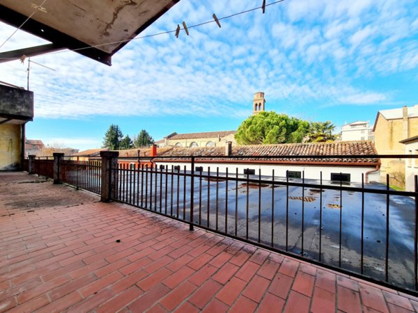 locale commerciale in vendita ad Este