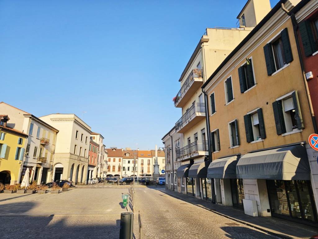 negozio in vendita ad Este