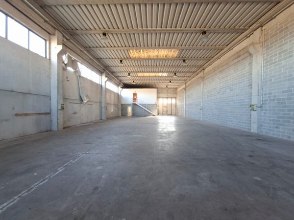 capannone in vendita ad Este