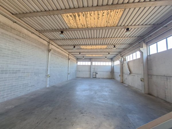 capannone in vendita ad Este