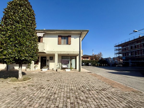 casa semindipendente in vendita ad Este