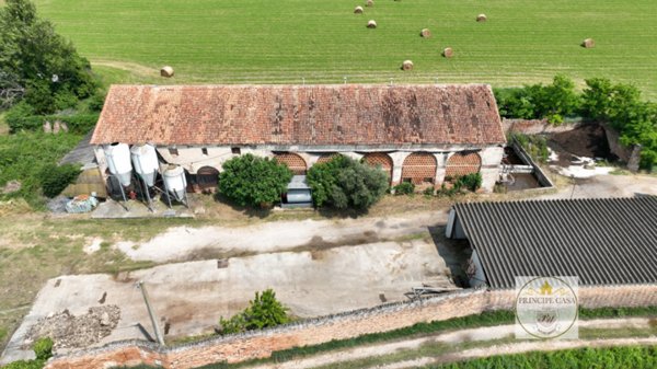 locale di sgombero in vendita ad Este