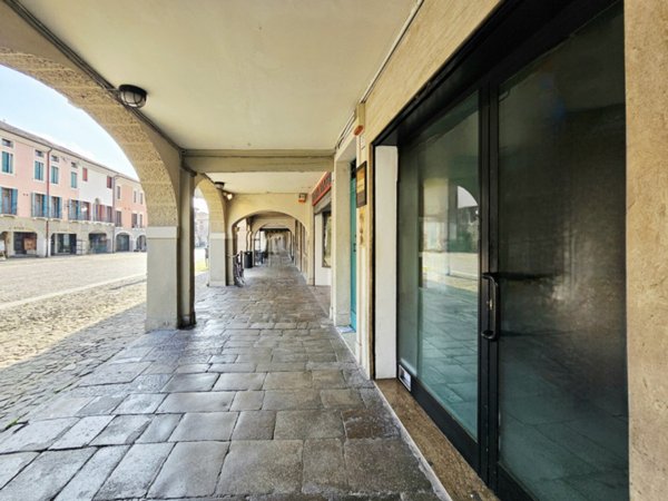 negozio in vendita ad Este