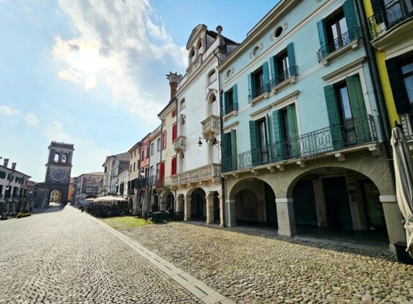 locale di sgombero in vendita ad Este