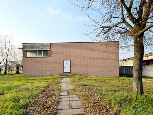 locale commerciale in vendita ad Este