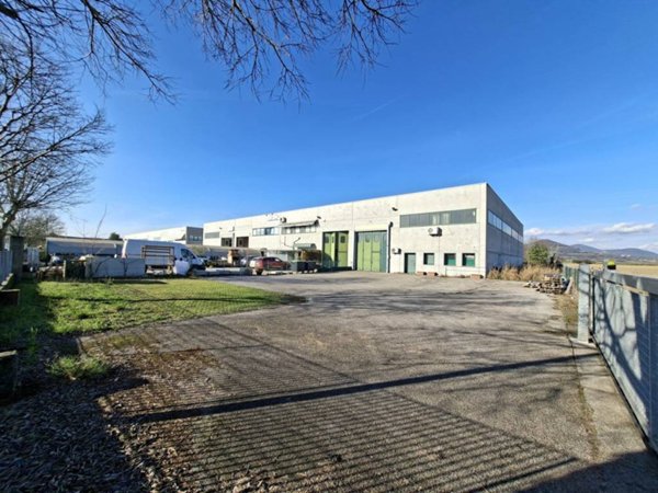 locale commerciale in vendita ad Este