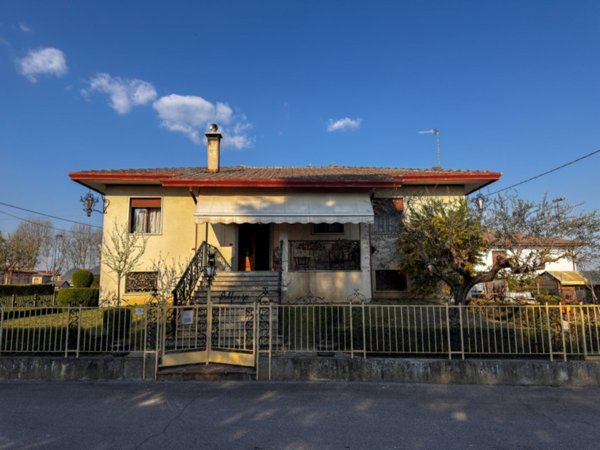 casa indipendente in vendita ad Este