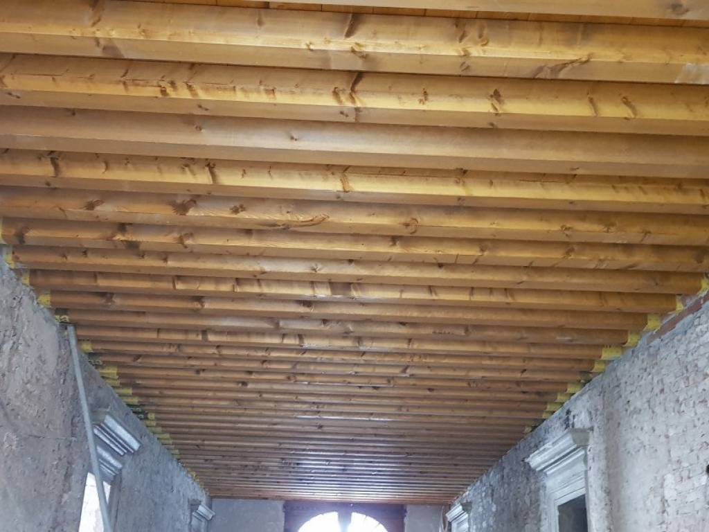 intera palazzina in vendita ad Este