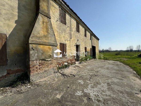 casale in vendita ad Este