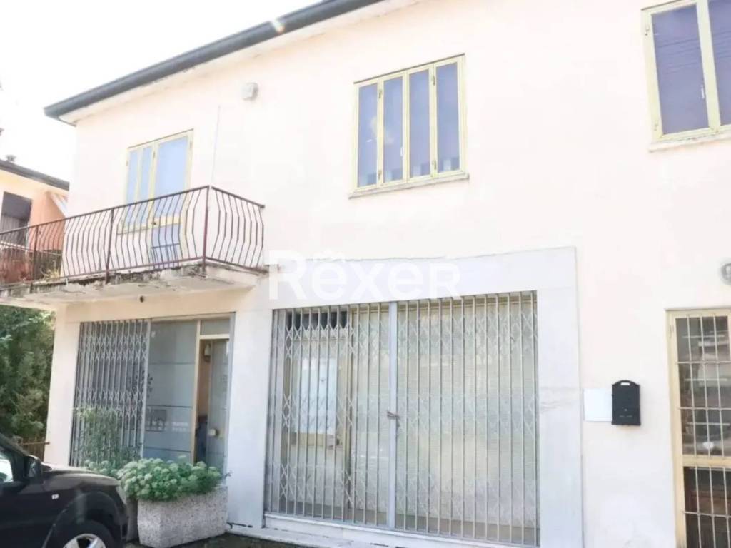 intera palazzina in vendita ad Este