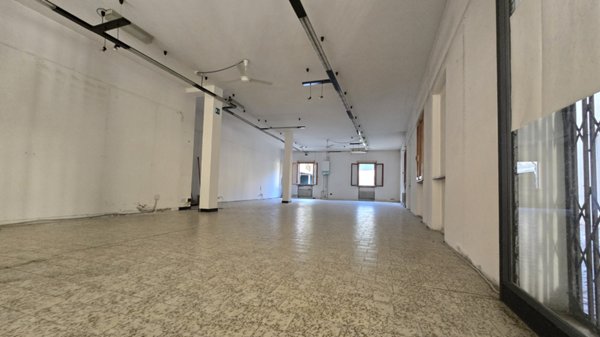 locale commerciale in vendita ad Este