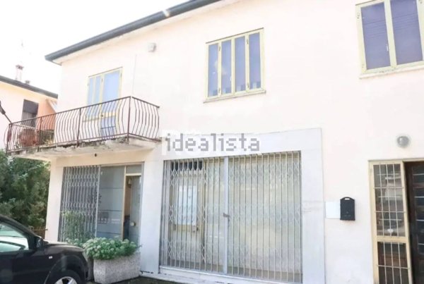 locale commerciale in vendita ad Este
