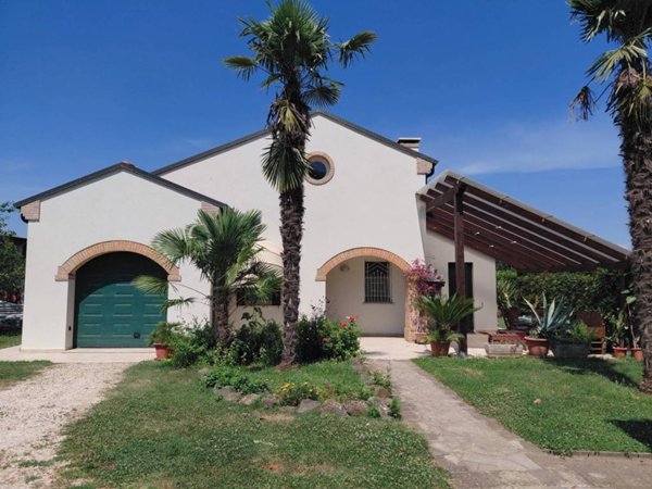 casa indipendente in vendita ad Este