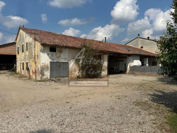 casale in vendita a Fontaniva