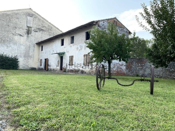 pentavano in vendita a Fontaniva