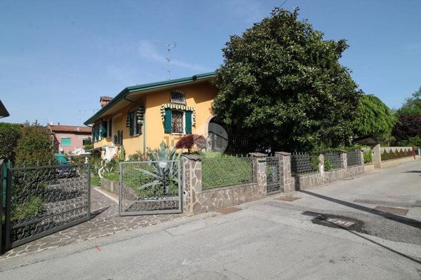 casa indipendente in vendita a Galzignano Terme