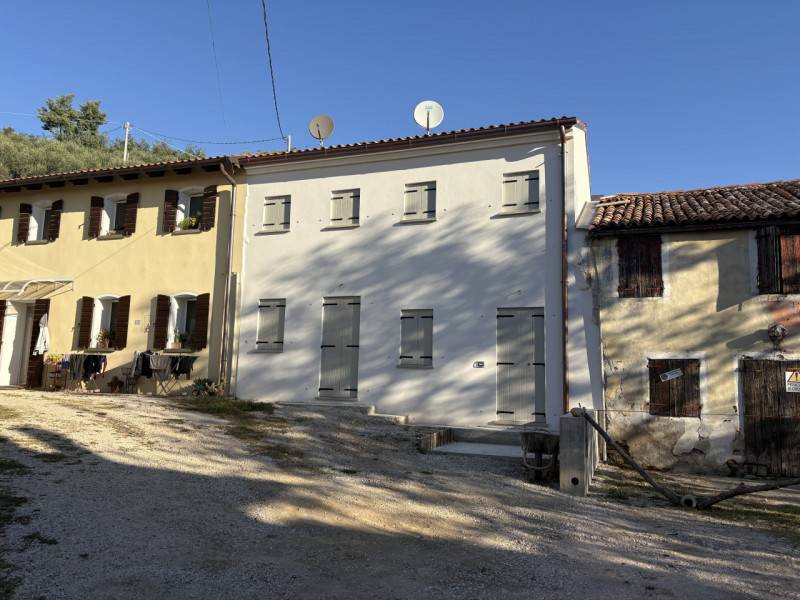 casa indipendente in vendita a Galzignano Terme in zona Grottarole