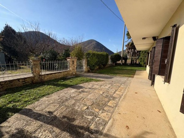 casa indipendente in vendita a Galzignano Terme in zona Valsanzibio