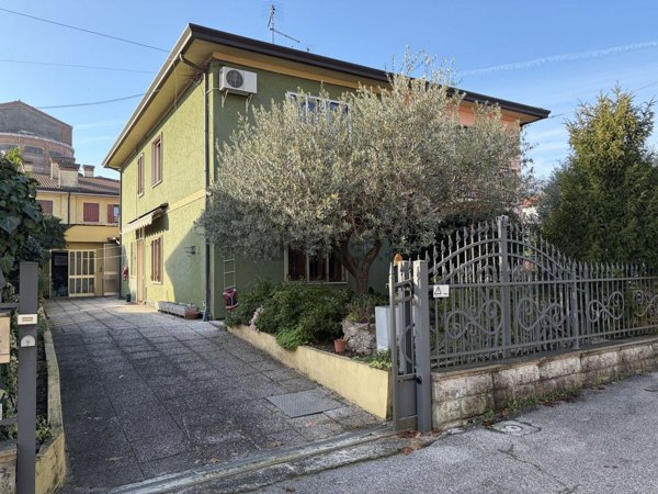 casa indipendente in vendita a Galzignano Terme