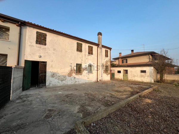 casa indipendente in vendita a Granze in zona Savellon