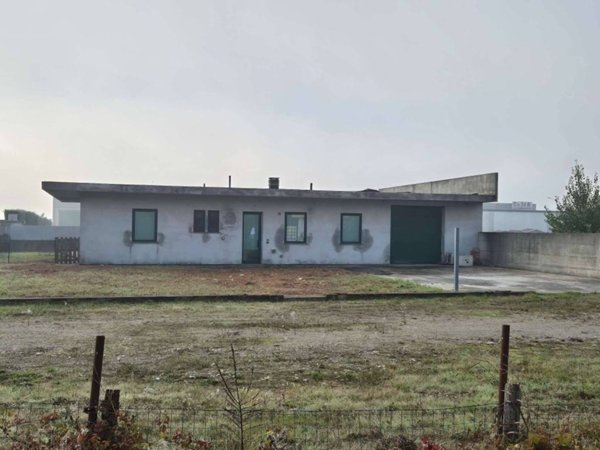 locale commerciale in vendita a Granze
