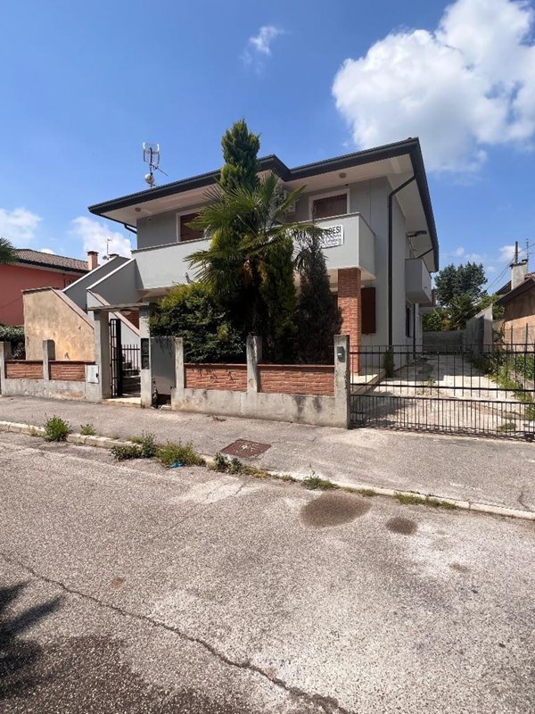 appartamento in vendita a Granze in zona Savellon